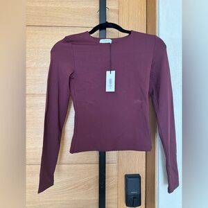 Aritzia 
Contour Crew Longsleeve in Sumac Burgundy